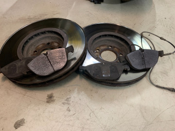 Замена передних тормозных дисков с колодками BMW X6 F16 Замена передних тормозных дисков с колодками BMW X6 F16