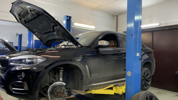 Замена передних тормозных дисков с колодками BMW X6 F16