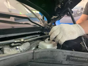 Замена тормозной жидкости на X6 Замена тормозной жидкости на X6