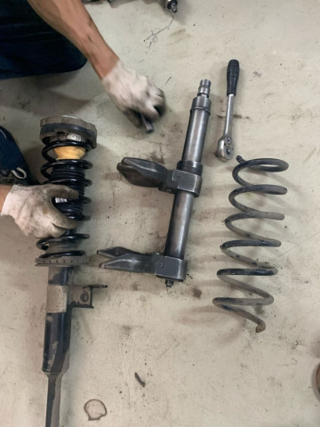 Поменяли пружины на F10 Поменяли пружины на F10