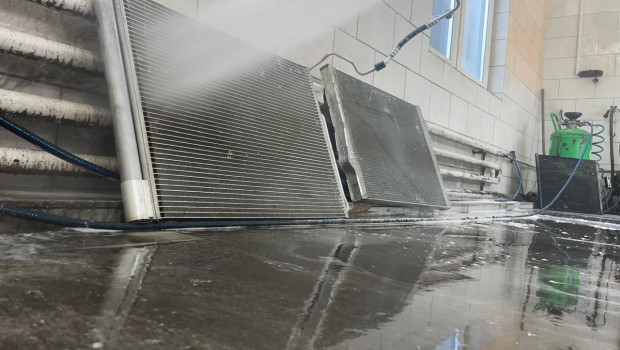 Мойка радиаторов BMW — защита от перегрева двигателя и плохой работы кондиционера Мойка радиаторов BMW — защита от перегрева двигателя и плохой работы кондиционера